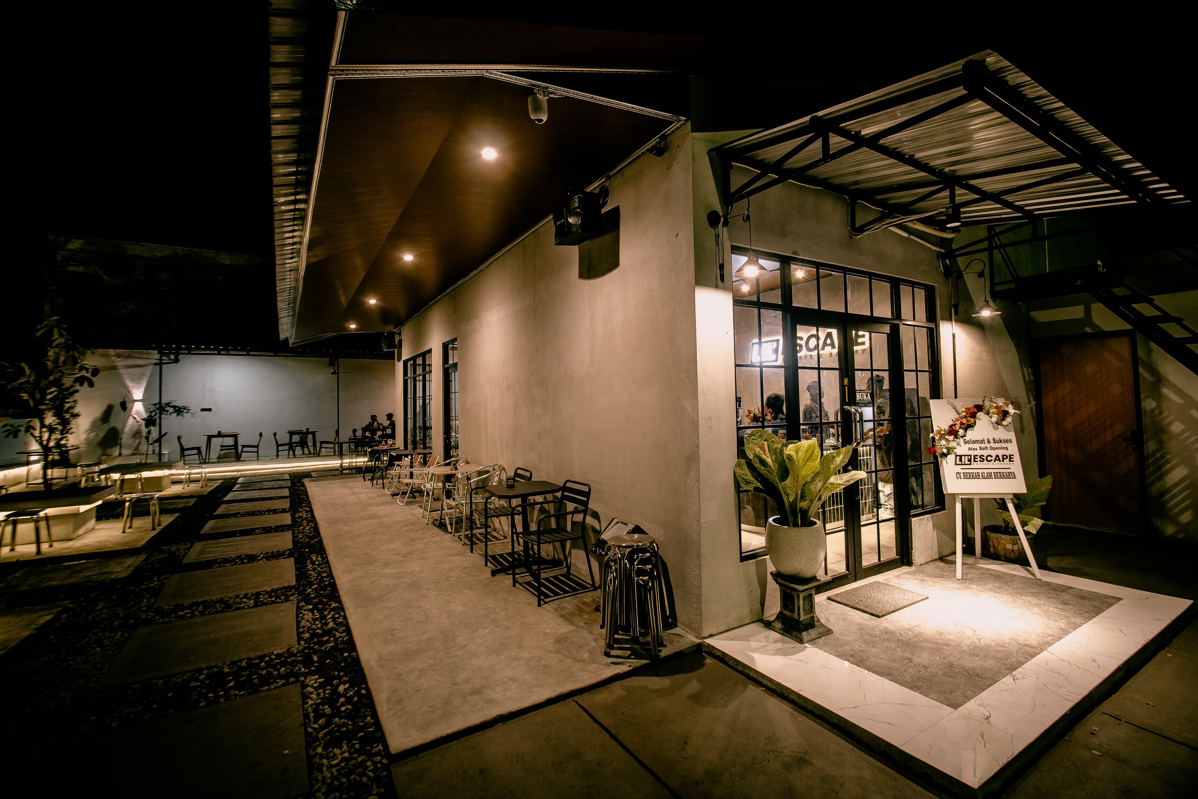 Suasana nyaman Lil' Escape Coffee & Eatery Sragen 2